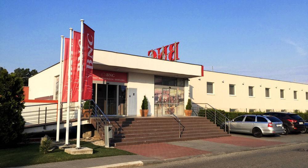 Bnc - Restaurant - Bowling 3* Pozsony